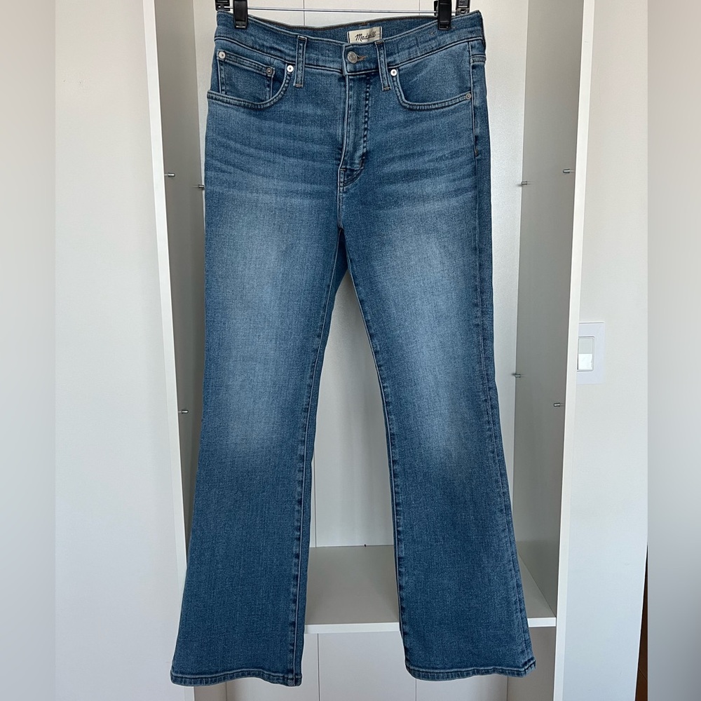 Madewell Mid Rise Kick Out Jeans Size 28  great condition!